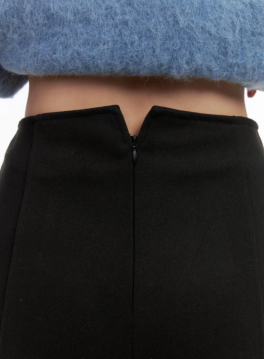 Solid Slim Fit Shorts CO417